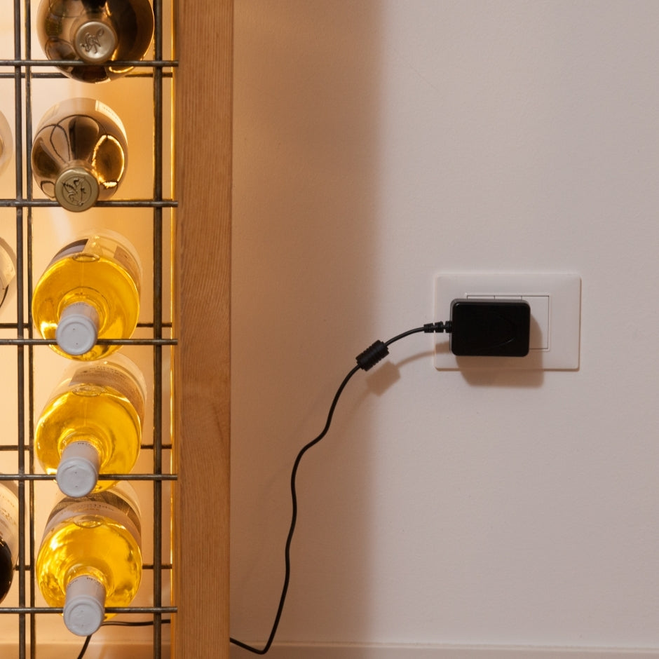 Portabottiglie vino in legno e ferro illuminato